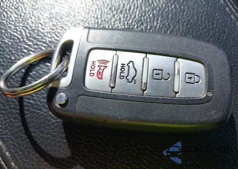 2015 Hyundai Sonata Hybrid from USA, damaged, VIN KMHEC4A46FA129848